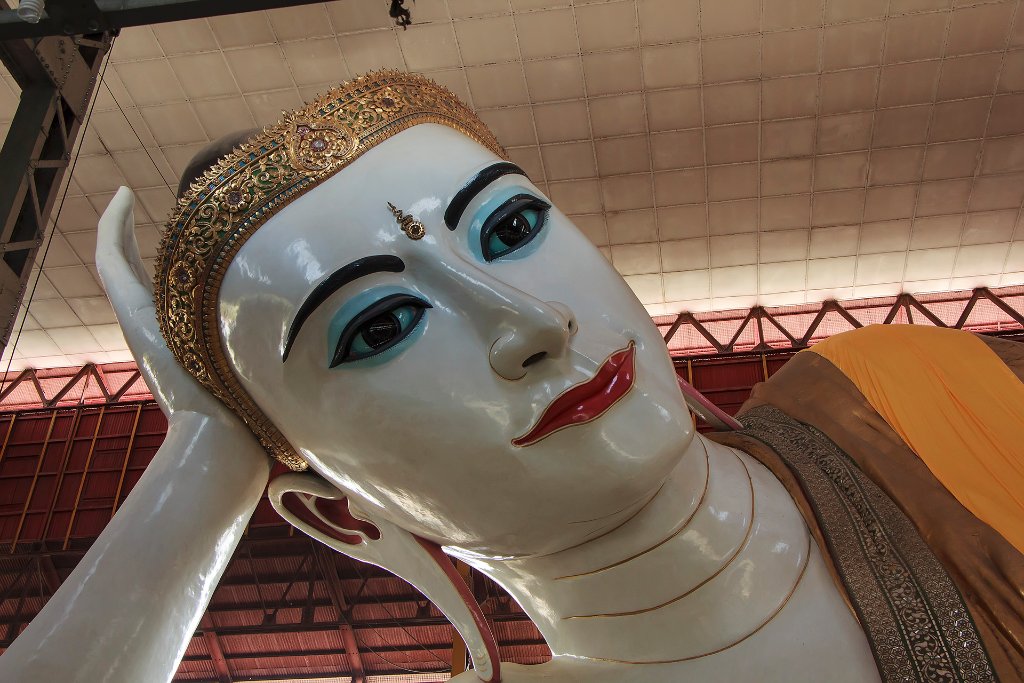 02-Reclining Buddha at Kyauk Htat Gyi Pagoda.jpg